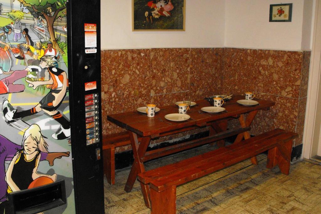 Hostal Season 2 *